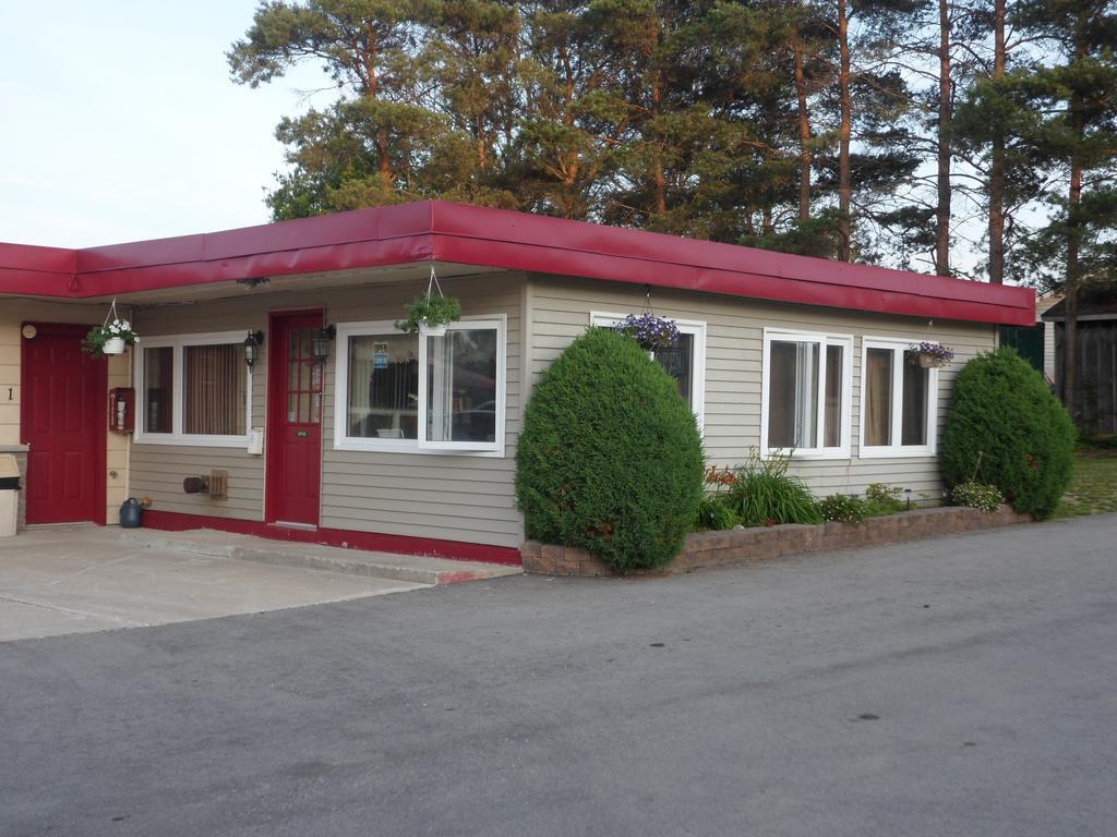 The Silver Birch Motel Goderich Bagian luar foto