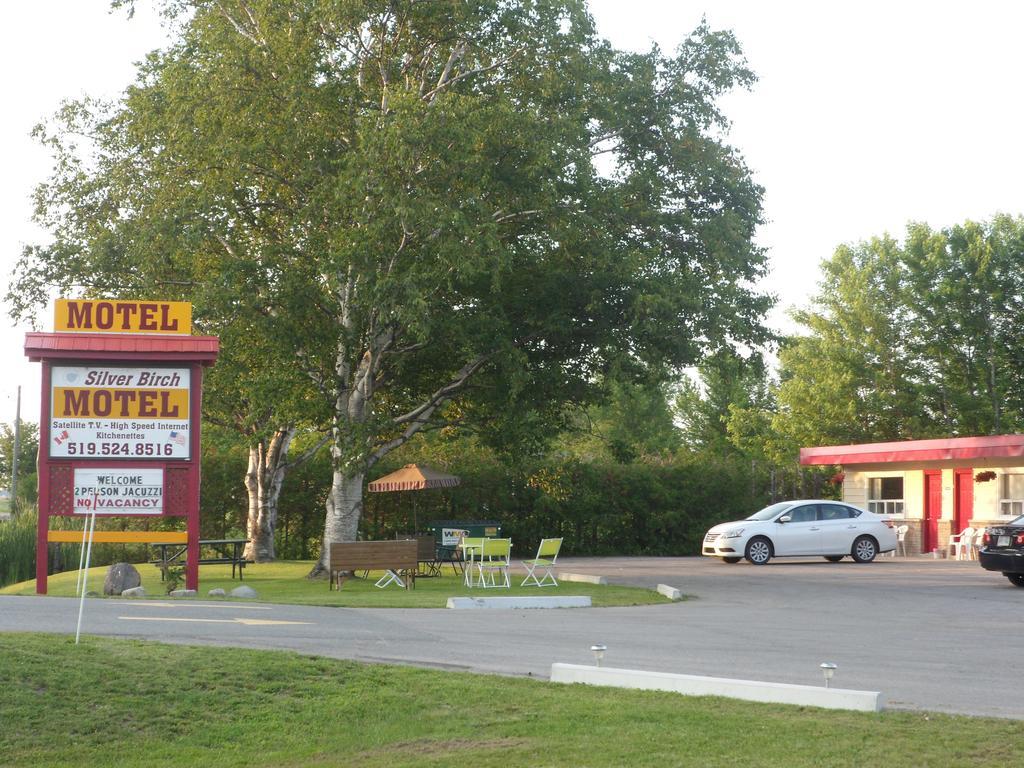 The Silver Birch Motel Goderich Bagian luar foto