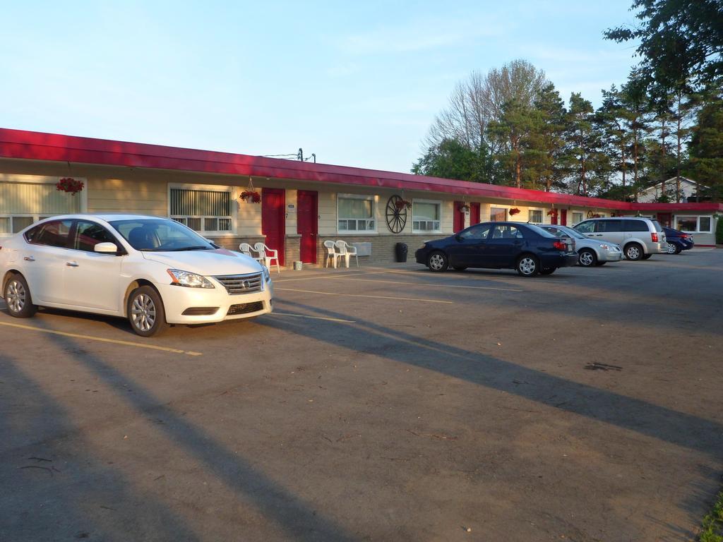 The Silver Birch Motel Goderich Bagian luar foto