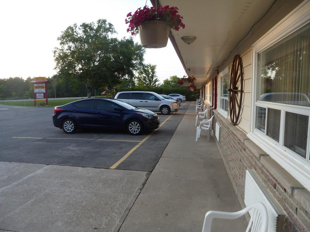 The Silver Birch Motel Goderich Bagian luar foto