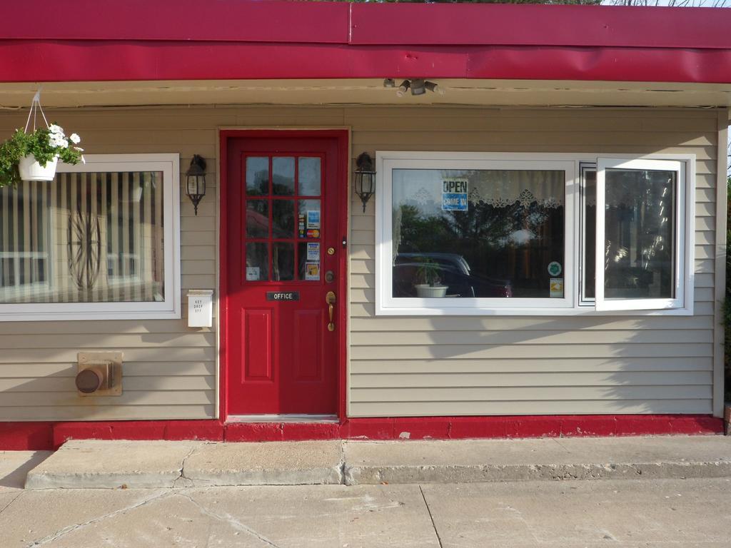 The Silver Birch Motel Goderich Bagian luar foto