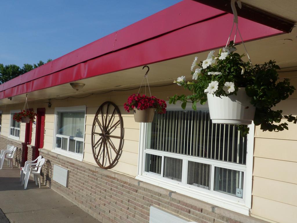 The Silver Birch Motel Goderich Bagian luar foto