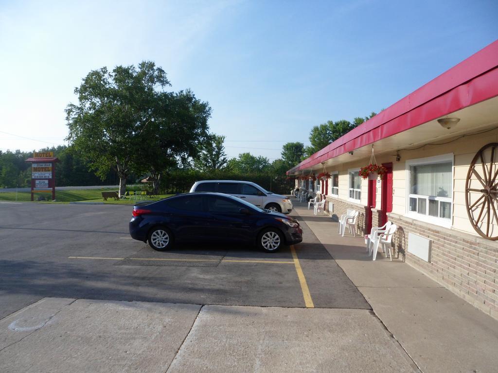 The Silver Birch Motel Goderich Bagian luar foto