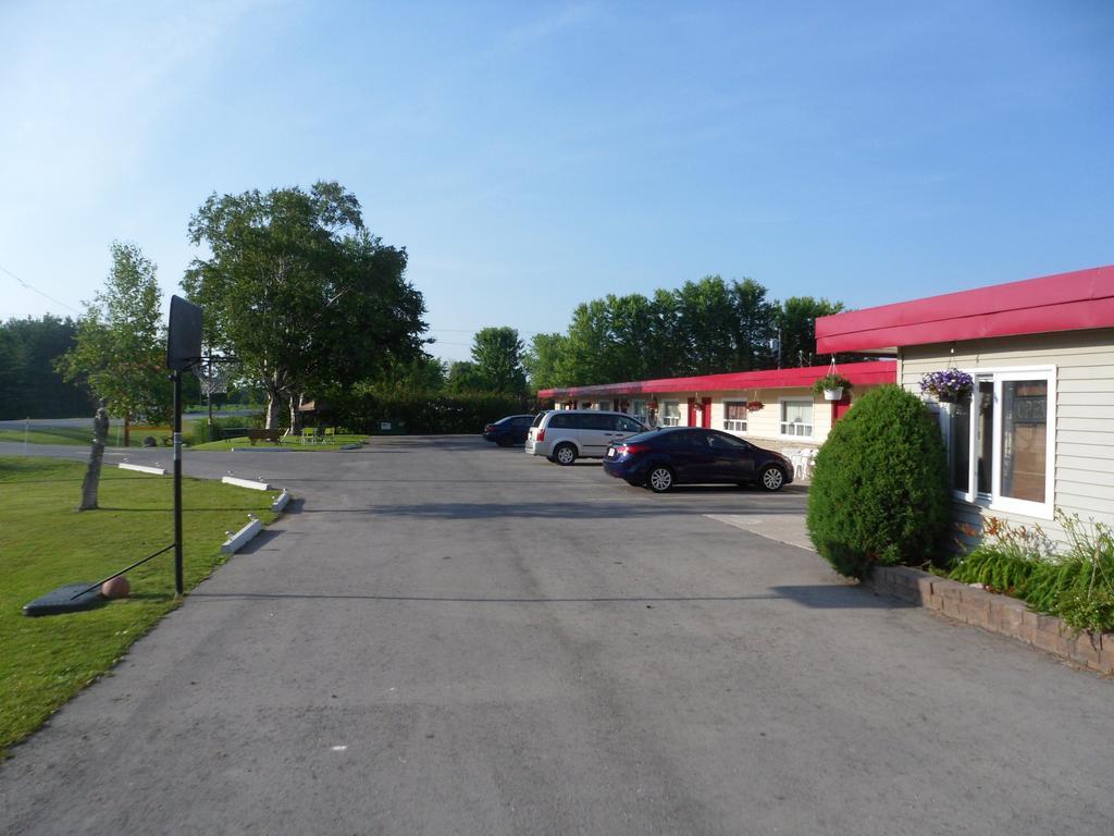 The Silver Birch Motel Goderich Bagian luar foto