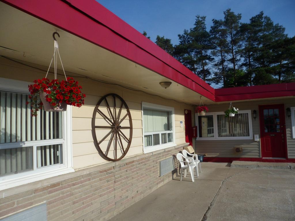 The Silver Birch Motel Goderich Bagian luar foto
