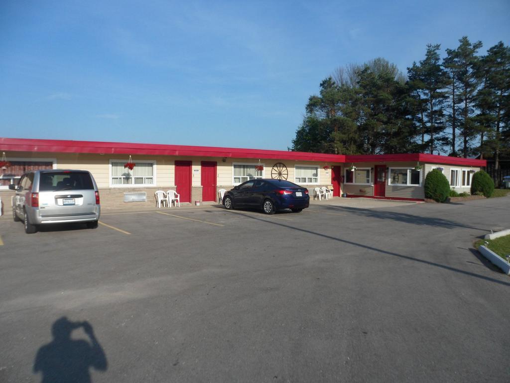 The Silver Birch Motel Goderich Bagian luar foto