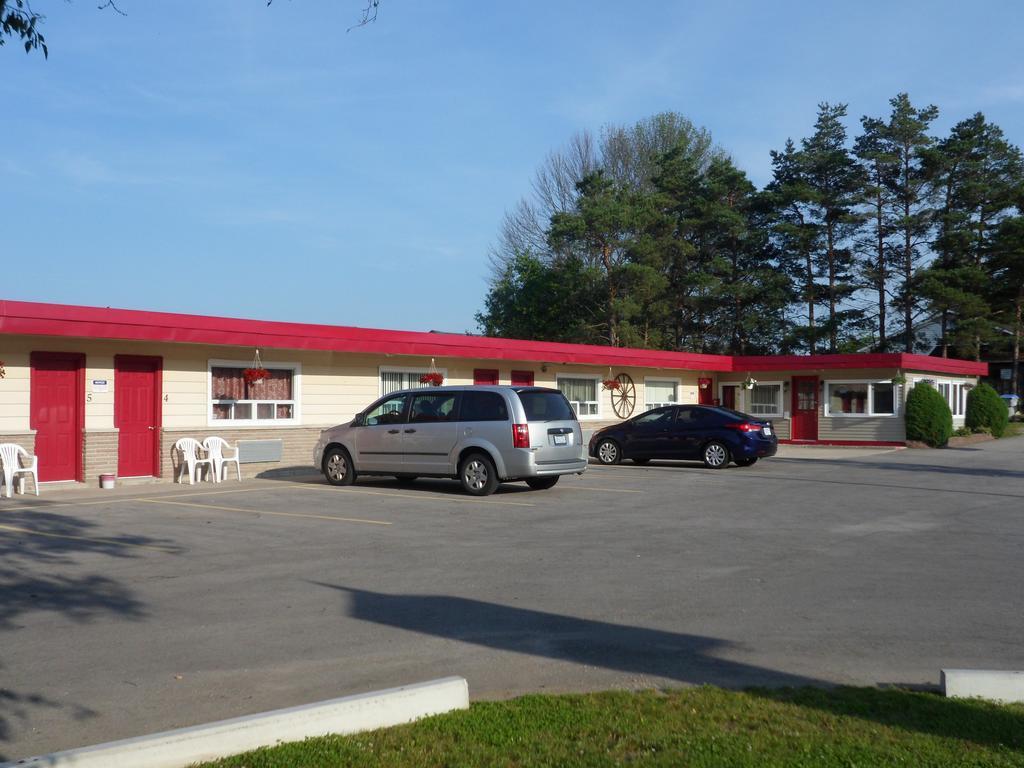 The Silver Birch Motel Goderich Bagian luar foto