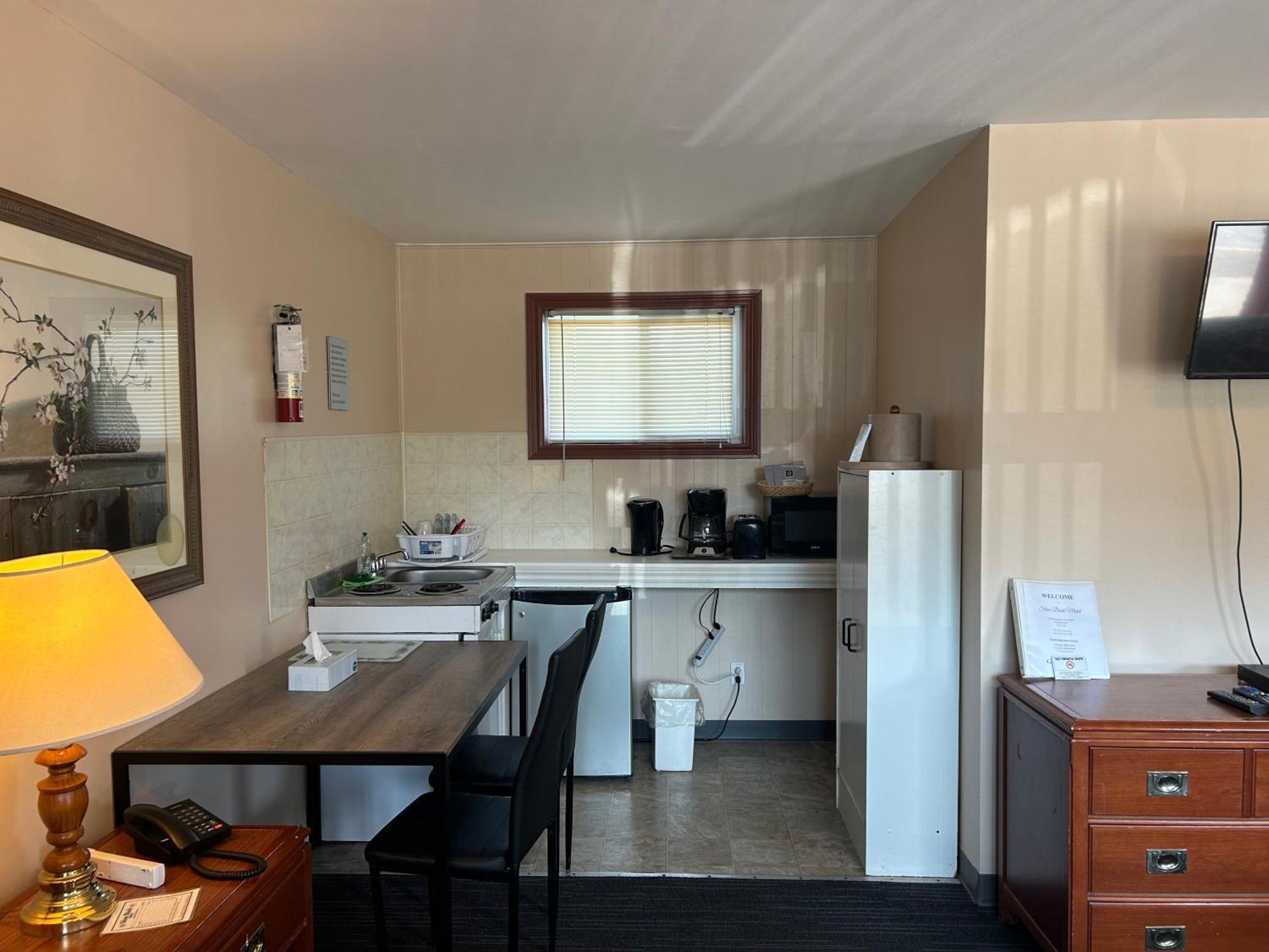 The Silver Birch Motel Goderich Bagian luar foto