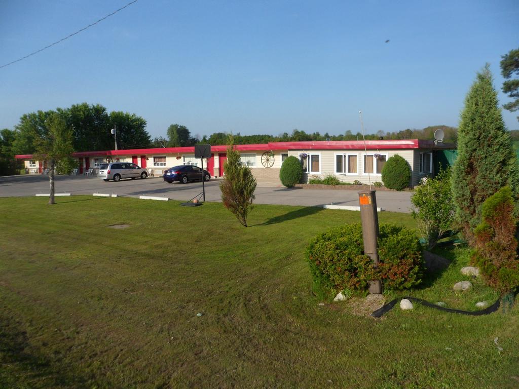 The Silver Birch Motel Goderich Bagian luar foto
