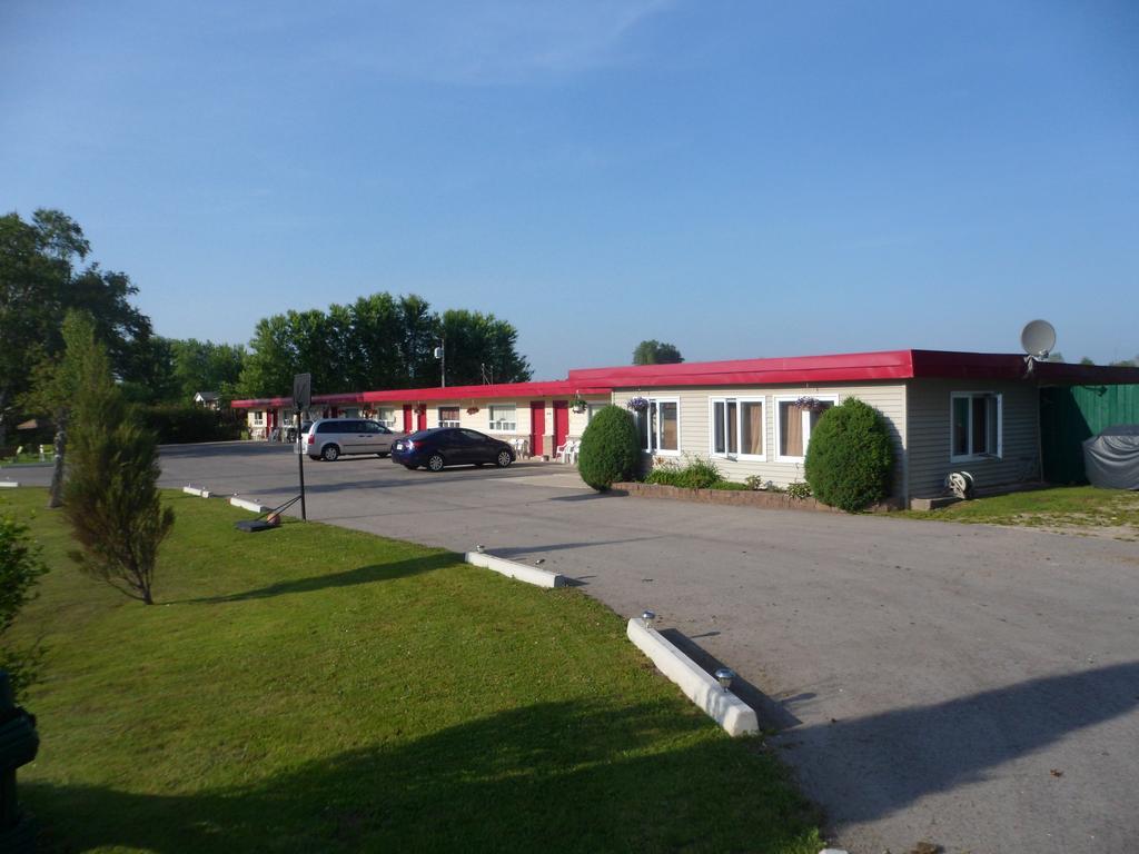 The Silver Birch Motel Goderich Bagian luar foto
