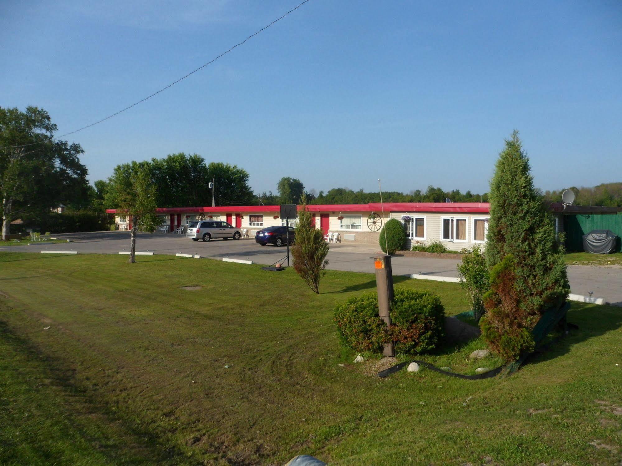 The Silver Birch Motel Goderich Bagian luar foto