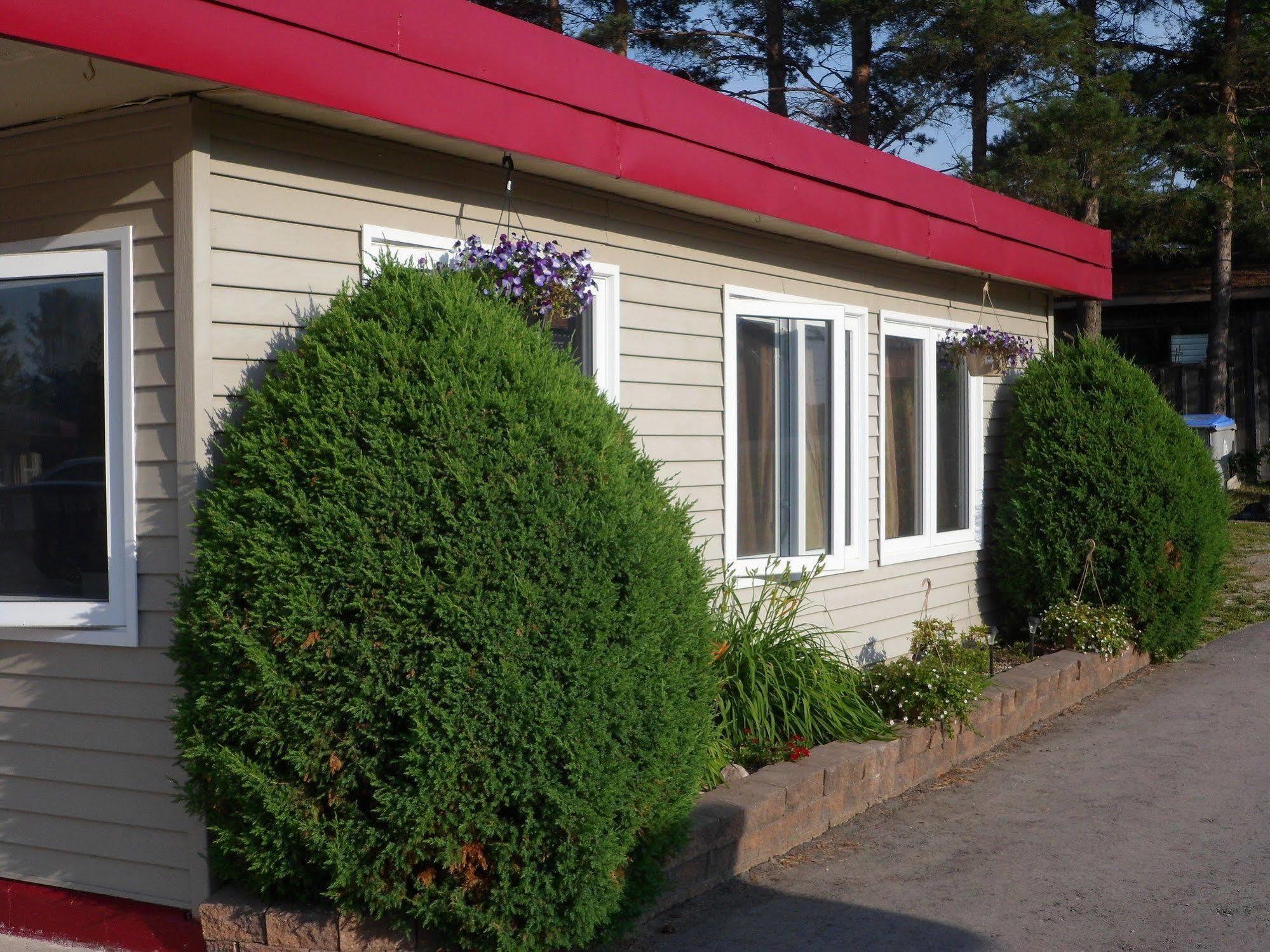 The Silver Birch Motel Goderich Bagian luar foto